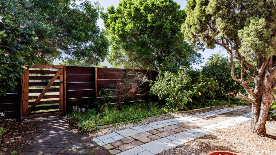 5 Bedroom Property for Sale in The Island Western Cape